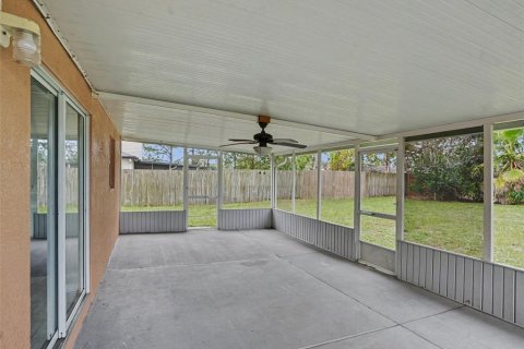House in Winter Haven, Florida 4 bedrooms, 280.56 sq.m. № 2419120 - photo 24