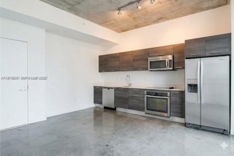 Apartamento en alquiler en Miami, Florida, 1 dormitorio, 49.7 m2 № 2041729 - foto 2