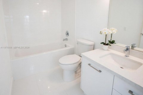 Apartamento en alquiler en Miami, Florida, 1 dormitorio, 49.7 m2 № 2041729 - foto 5