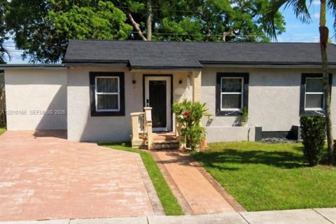 House in Miami Gardens, Florida 2 bedrooms, 151.9 sq.m. № 2073355