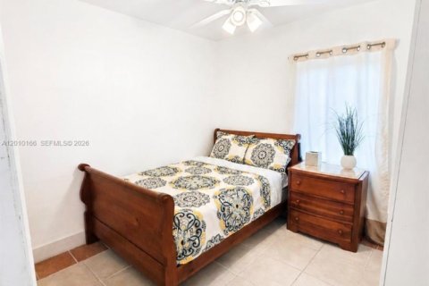 House in Miami Gardens, Florida 2 bedrooms, 151.9 sq.m. № 2073355 - photo 22