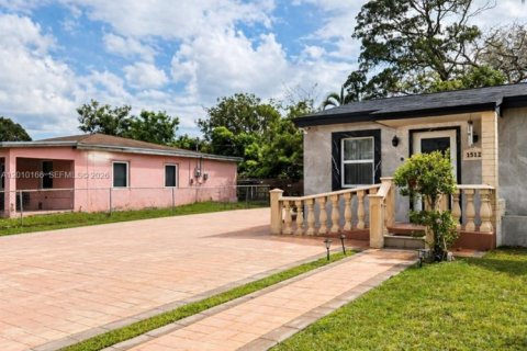 House in Miami Gardens, Florida 2 bedrooms, 151.9 sq.m. № 2073355 - photo 2