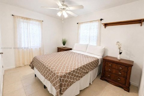 House in Miami Gardens, Florida 2 bedrooms, 151.9 sq.m. № 2073355 - photo 18