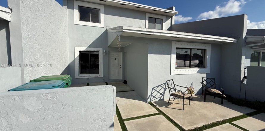 Adosado en Miami Gardens, Florida 3 dormitorios, 143.35 m2 № 2033894
