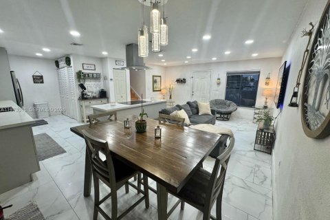 Adosado en venta en Miami Gardens, Florida, 3 dormitorios, 143.35 m2 № 2033894 - foto 10