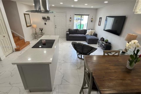 Adosado en venta en Miami Gardens, Florida, 3 dormitorios, 143.35 m2 № 2033894 - foto 9