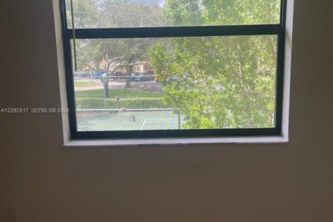 Copropriété à louer à Pembroke Pines, Floride: 2 chambres, 73.11 m2 № 2387129 - photo 14
