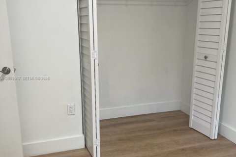 Copropriété à louer à Pembroke Pines, Floride: 2 chambres, 73.11 m2 № 2387129 - photo 9