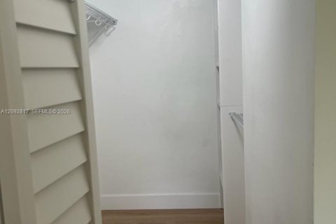 Copropriété à louer à Pembroke Pines, Floride: 2 chambres, 73.11 m2 № 2387129 - photo 16