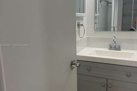 Copropriété à louer à Pembroke Pines, Floride: 2 chambres, 73.11 m2 № 2387129 - photo 6