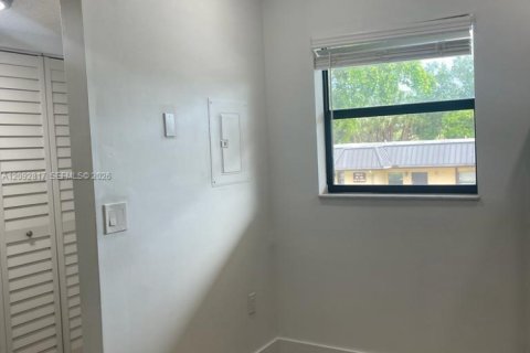 Copropriété à louer à Pembroke Pines, Floride: 2 chambres, 73.11 m2 № 2387129 - photo 3