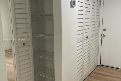 Copropriété à louer à Pembroke Pines, Floride: 2 chambres, 73.11 m2 № 2387129 - photo 8