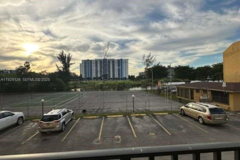 Condominio en alquiler en Miami, Florida, 2 dormitorios, 65.87 m2 № 1989663 - foto 3