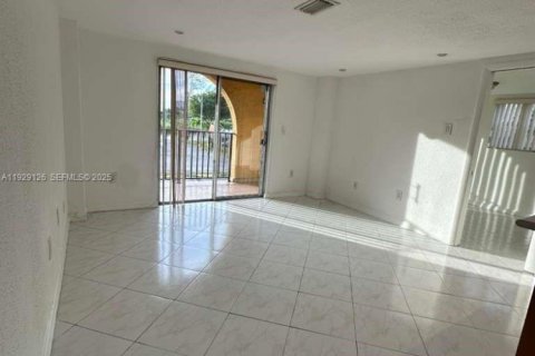 Condominio en alquiler en Miami, Florida, 2 dormitorios, 65.87 m2 № 1989663 - foto 6