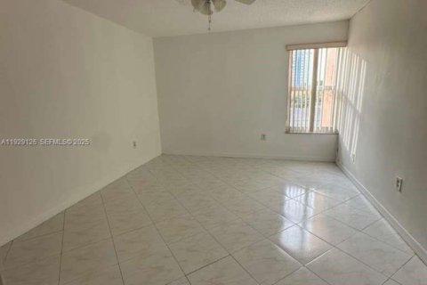 Condominio en alquiler en Miami, Florida, 2 dormitorios, 65.87 m2 № 1989663 - foto 13