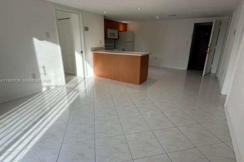Condominio en alquiler en Miami, Florida, 2 dormitorios, 65.87 m2 № 1989663 - foto 7