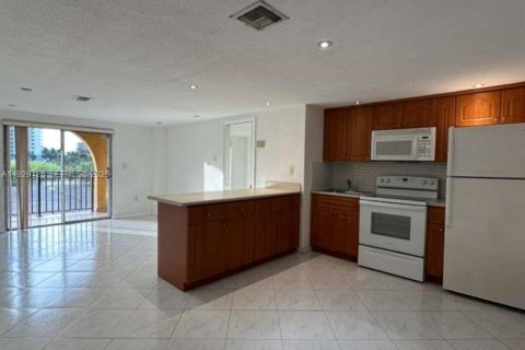 Condominio en alquiler en Miami, Florida, 2 dormitorios, 65.87 m2 № 1989663 - foto 8