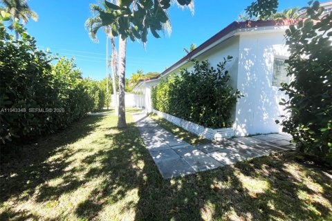 Купить виллу или дом в Холливуд, Флорида 2 спальни, 122.91м2, № 2011113 - фото 3