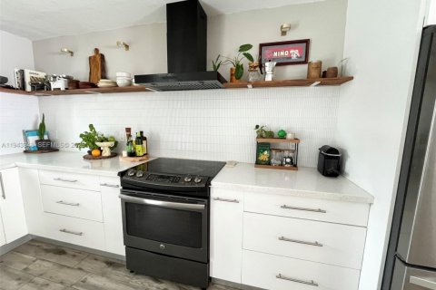 Купить виллу или дом в Холливуд, Флорида 2 спальни, 122.91м2, № 2011113 - фото 9