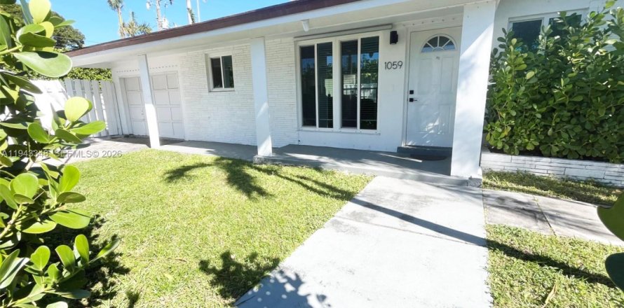 Дом в Холливуд, Флорида 2 спальни, 122.91м2 № 2011113