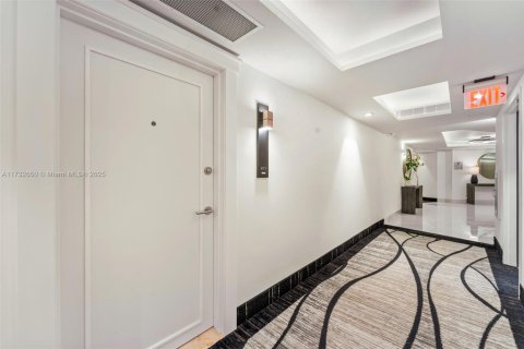 Condo in Hallandale Beach, Florida, 2 bedrooms  № 1811261 - photo 25