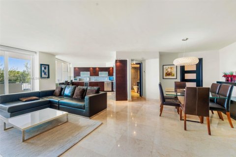 Condo in Hallandale Beach, Florida, 2 bedrooms  № 1811261 - photo 16