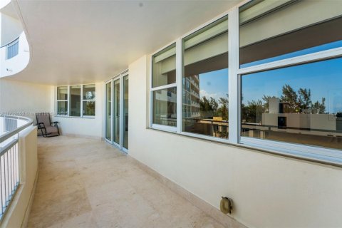 Condo in Hallandale Beach, Florida, 2 bedrooms  № 1811261 - photo 14