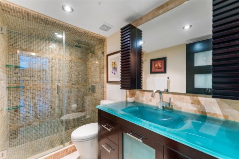Condo in Hallandale Beach, Florida, 2 bedrooms  № 1811261 - photo 20