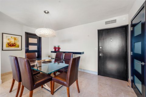 Condo in Hallandale Beach, Florida, 2 bedrooms  № 1811261 - photo 17