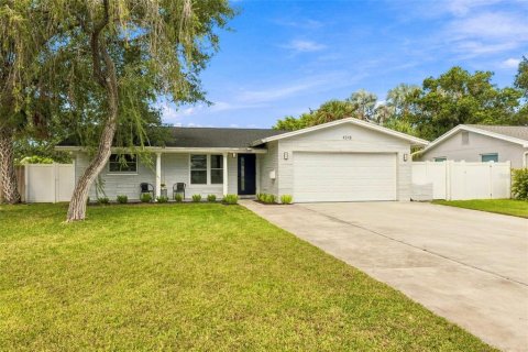Villa ou maison à Saint Petersburg, Floride 3 chambres, 178.93 m2 № 2406361