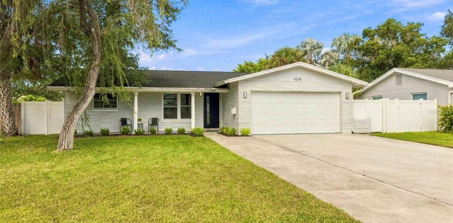 Villa ou maison à Saint Petersburg, Floride 3 chambres, 178.93 m2 № 2406361