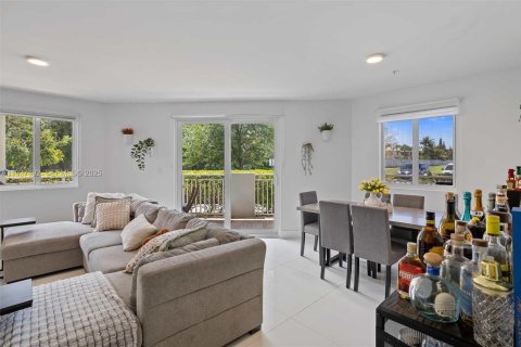 Condominio en venta en Doral, Florida, 3 dormitorios, 141.68 m2 № 1986105 - foto 3