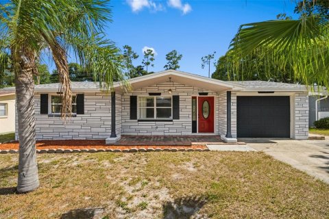 House in New Port Richey, Florida 3 bedrooms, 93.65 sq.m. № 2157144