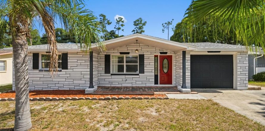 House in New Port Richey, Florida 3 bedrooms, 93.65 sq.m. № 2157144