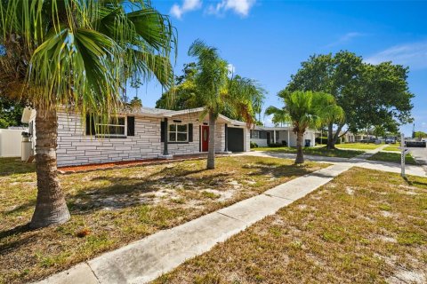 House in New Port Richey, Florida 3 bedrooms, 93.65 sq.m. № 2157144 - photo 6