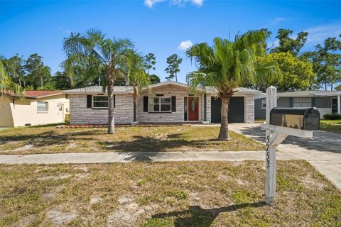 House in New Port Richey, Florida 3 bedrooms, 93.65 sq.m. № 2157144 - photo 4