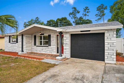House in New Port Richey, Florida 3 bedrooms, 93.65 sq.m. № 2157144 - photo 2