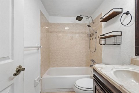 House in New Port Richey, Florida 3 bedrooms, 93.65 sq.m. № 2157144 - photo 22