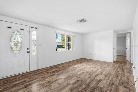 House in New Port Richey, Florida 3 bedrooms, 93.65 sq.m. № 2157144 - photo 16
