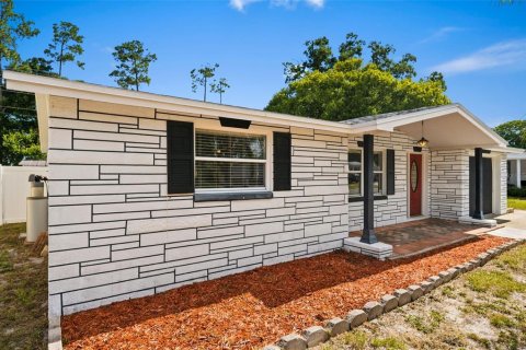 House in New Port Richey, Florida 3 bedrooms, 93.65 sq.m. № 2157144 - photo 5