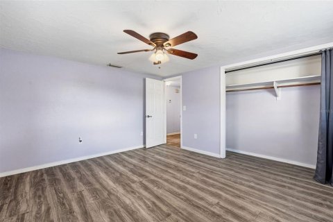 House in New Port Richey, Florida 3 bedrooms, 93.65 sq.m. № 2157144 - photo 28