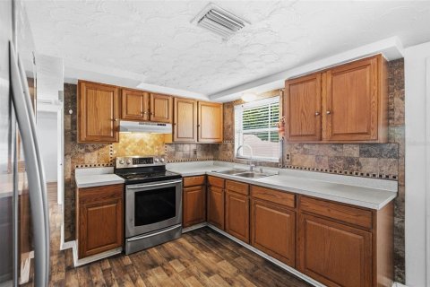 House in New Port Richey, Florida 3 bedrooms, 93.65 sq.m. № 2157144 - photo 10
