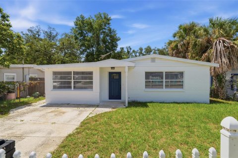 House in Tampa, Florida 4 bedrooms, 149.57 sq.m. № 2295025