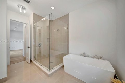 House in Fort Lauderdale, Florida 4 bedrooms, 238.94 sq.m. № 1924579 - photo 20