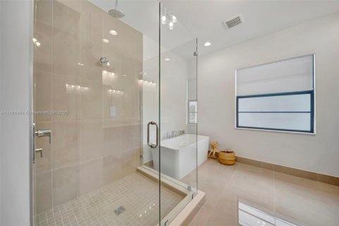 House in Fort Lauderdale, Florida 4 bedrooms, 238.94 sq.m. № 1924579 - photo 19