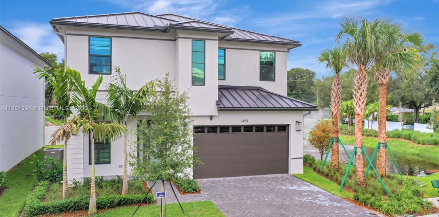 House in Fort Lauderdale, Florida 4 bedrooms, 238.94 sq.m. № 1924579