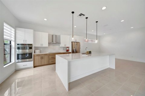House in Fort Lauderdale, Florida 4 bedrooms, 238.94 sq.m. № 1924579 - photo 8