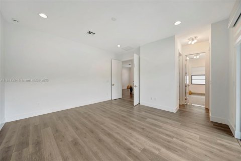 House in Fort Lauderdale, Florida 4 bedrooms, 238.94 sq.m. № 1924579 - photo 13