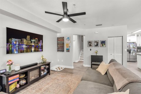 Copropriété à vendre à Doral, Floride: 2 chambres, 104.33 m2 № 2407800 - photo 4