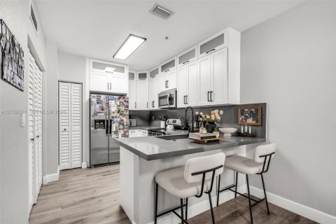 Copropriété à vendre à Doral, Floride: 2 chambres, 104.33 m2 № 2407800 - photo 2